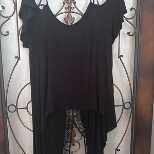 SHEIN sz 1X Black. Cold Shoulder. High low top. GUC